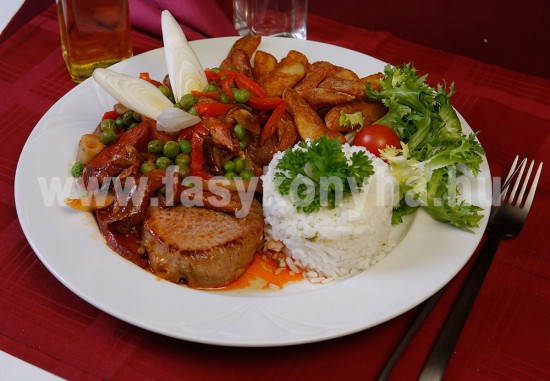 foetel Borjúszűz gazdagon vegyes körettel